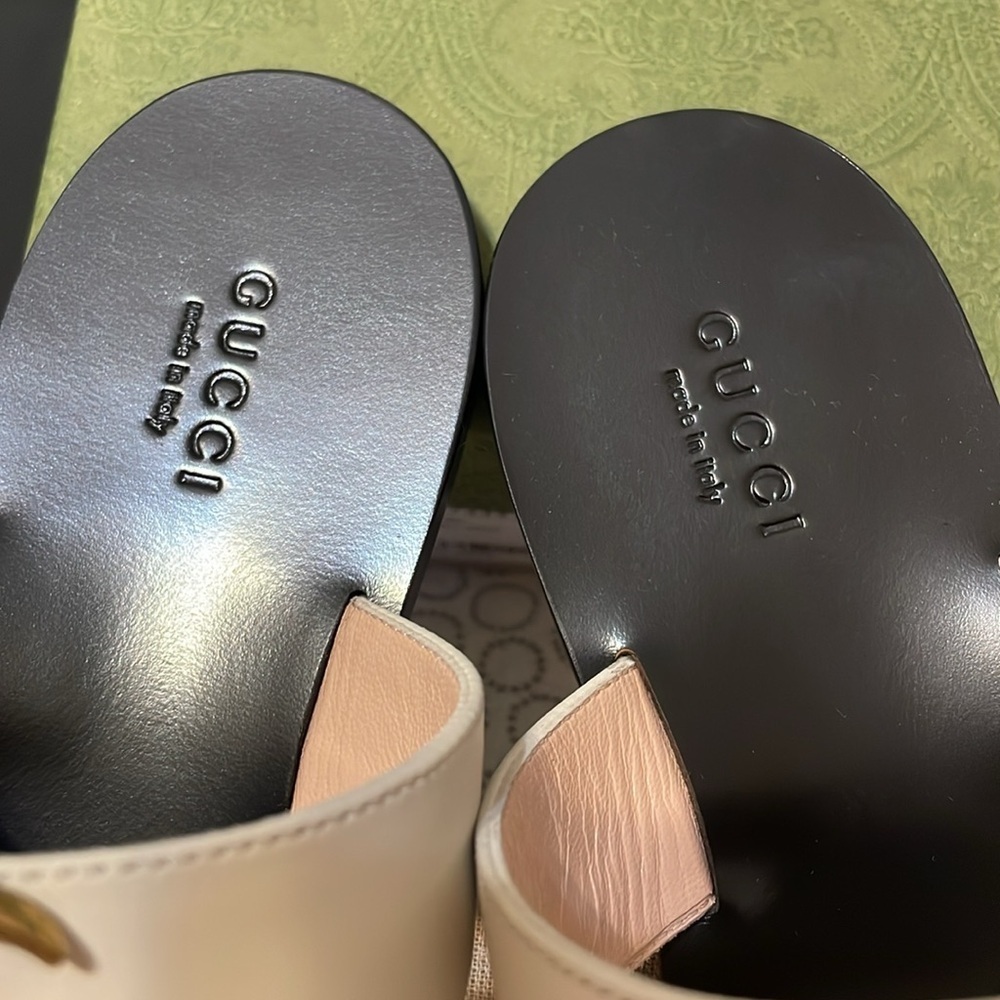 Gucci Cream and Black Sandals with Iconic GG Logo - Picture 3 of 12